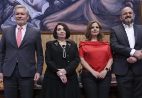 Autoridades universitarias en rueda de prensa