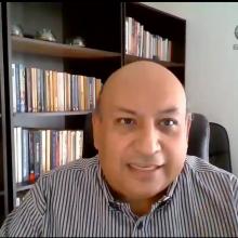 Captura de pantalla del doctor Francisco Gutiérrez, participante en webinario 