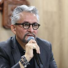 doctor Gerardo Solís, académico de UDGVirtual haciendo uso de la voz