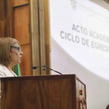Doctora Maria Esther Avelar en el mensaje a los egresados