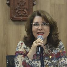 doctora Carmen Enedina Rodríguez Armenta, haciendo uso de la voz