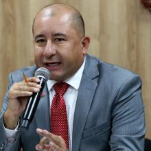 Doctor Jorge Alberto Balpuesta, haciendo uso de la voz durante la rueda de prensa