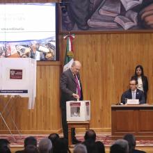 El Rector General de la UdeG emite su voto en la urna