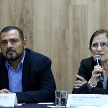 Coordinadora de Diseño Educativo, maestra Carmen Coronado durante la rueda de prensa.