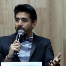 Coordinador de la licenciatura en Mercadotecnia Digital, maestro Adán Sánchez Rodríguez, hablando sobre el nuevo programa