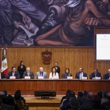 Presídium durante la ceremonia