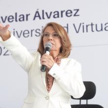 Dra. María Esther Avela Álvarez, tomando protesta