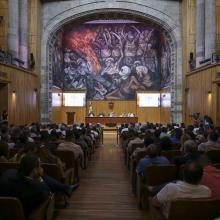 Intelectuales y académicos reunidos en el Paraninfo Enrique Díaz de León durante el foro internacional