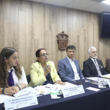 Presídium durante la rueda de prensa