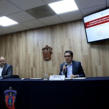 Presidium en rueda de prensa encabezada por Rector general