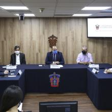 Presídium durante la rueda de prensa