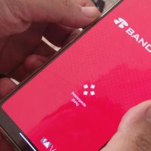 Celular con aplicación bancaria