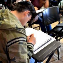estudiante en aula