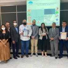 egresada y miembros del consejo
