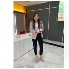 Egresada Angélica Paola Corona, con reconocimiento 