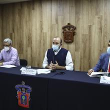 Directivos durante ruada de prensa