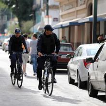 Policías en recorrido