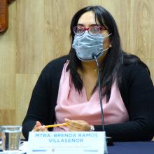 Maestra Brenda Ramos Villaseñor durante la rueda de prensa
