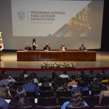 Presídium durante el evento