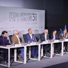 Presídium durante la sesión