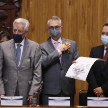 Secretario General, con el reconocimiento otorgado al Dr. Ricardo Villanueva
