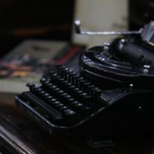 maquina de escribir antigua