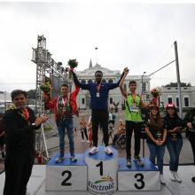 Ganadores de la rama varonil en pódium