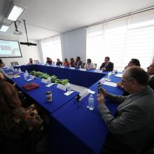 Mesa de diálogo durante la presentación del protocolo