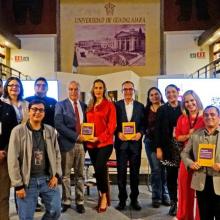 Participantes en la Presentación del libro posando