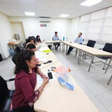 Instructora y participantes del taller