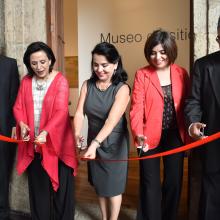 Directivos del Instituto Cultural Cabalas y UDGVirtual realizando el corte de listón