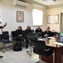 Estudiante exponiendo su proyecto