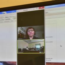 Jessica Servín, egresada de la maestría en Periodismo Digital, durante la presentación de su proyecto de titulación de manera virtual