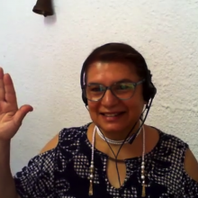 Egresada Georgina Villalpando tomando protesta