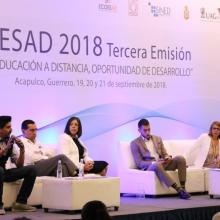 Presídium durante el panel "Impacto en el mercado laboral de los egresados"