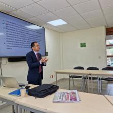 Raúl Gerardo Muñoz Cisneros, egresado la maestría en Periodismo Digital de UDGVirtual presentando su examen