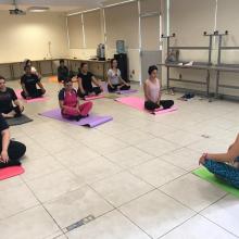 Comunidad UDGVirtual durante clase de Yoga