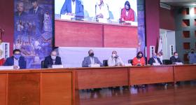 Presidium en rueda de prensa encabezada por Rector general y el Gobernador de Jalisco