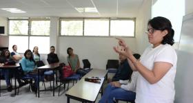 Clase impartida en lengua de señas