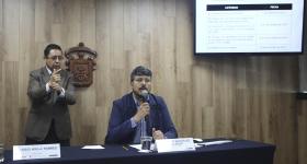 maestro Noé Albino González Gallegos, durante la rueda de prensa