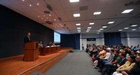 Universitarios durante la reunión