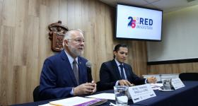 Director de la BPEJ, maestro José Trinidad Padilla y Director Ejecutivo de la Fundación UdeG, maestro César Omar Avilés 