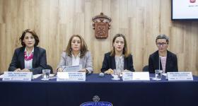 Presídium durante la rueda de prensa