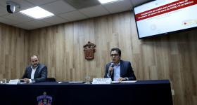 Presidium en rueda de prensa encabezada por Rector general