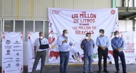 Autoridades universitarias y director de Sello Rojo