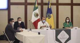 Miembros de la Mesa de Situación en Salud del CUCS durante la reunión