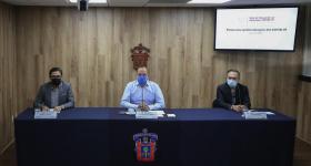 Presídium durante la rueda de prensa