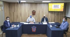 Rector general y autoridades universitarias en rueda de prensa 