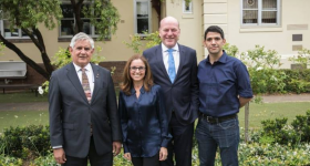 Egresado Cuauhtémoc Moreno con el gobierno australiano y Carolyn Mee