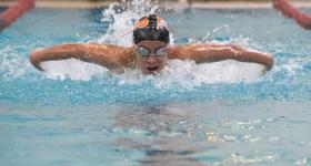Azul Raya Vázquez, en práctica de natación